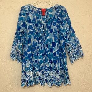 V Cristina size large. Excellent condition